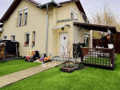 Eladó lakás Gyömrő