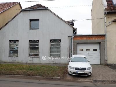 Eladó családi ház Szeged