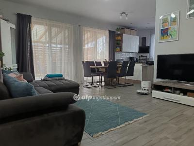 Eladó családi ház Mikepércs