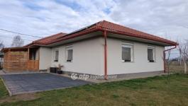 Eladó családi ház Mikepércs