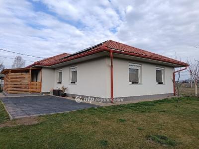 Eladó családi ház Mikepércs