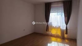 Eladó lakás Szentlőrinc