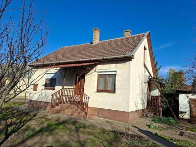 Eladó családi ház Hajdúnánás