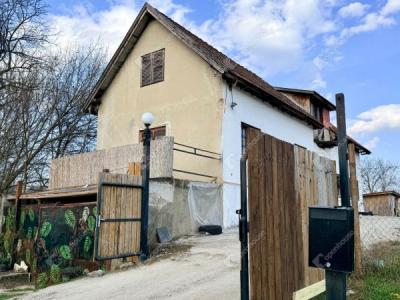 Eladó családi ház Monor