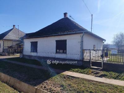 Eladó családi ház Kölcse
