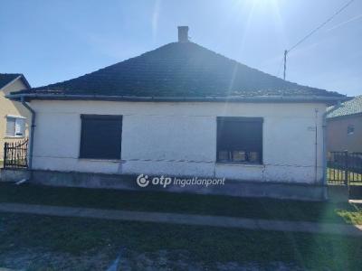 Eladó családi ház Kölcse