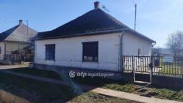 Eladó családi ház Kölcse