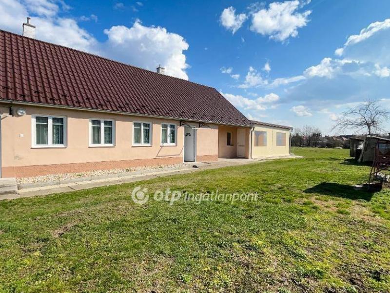 Eladó sorház Bőny