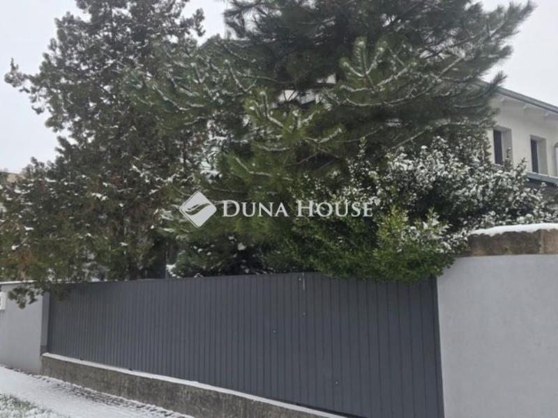 Eladó családi ház Vác