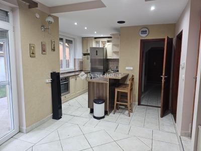 Eladó családi ház Fót