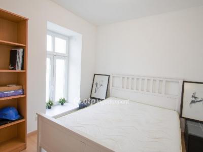 Eladó lakás Balatonkenese