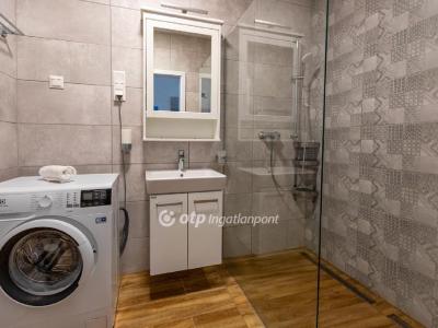 Eladó lakás Balatonkenese