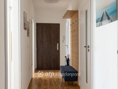 Eladó lakás Balatonkenese