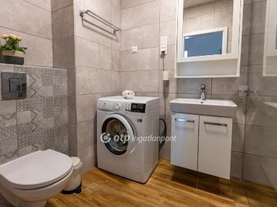 Eladó lakás Balatonkenese