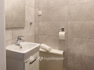 Eladó lakás Balatonkenese