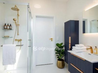 Eladó lakás Balatonkenese