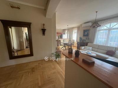 Eladó családi ház Budapest