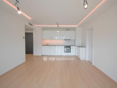 Eladó lakás Balatonkenese