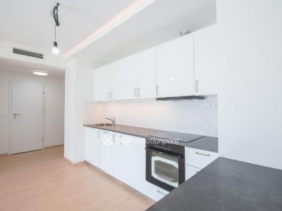 Eladó lakás Balatonkenese