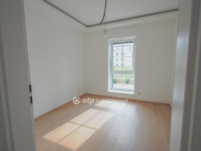 Eladó lakás Balatonkenese