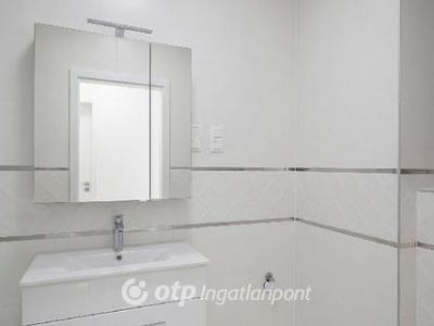 Eladó lakás Balatonkenese