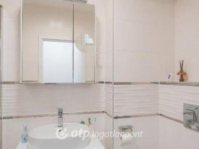 Eladó lakás Balatonkenese