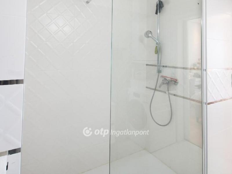 Eladó lakás Balatonkenese