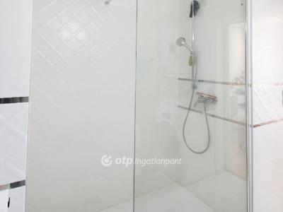 Eladó lakás Balatonkenese