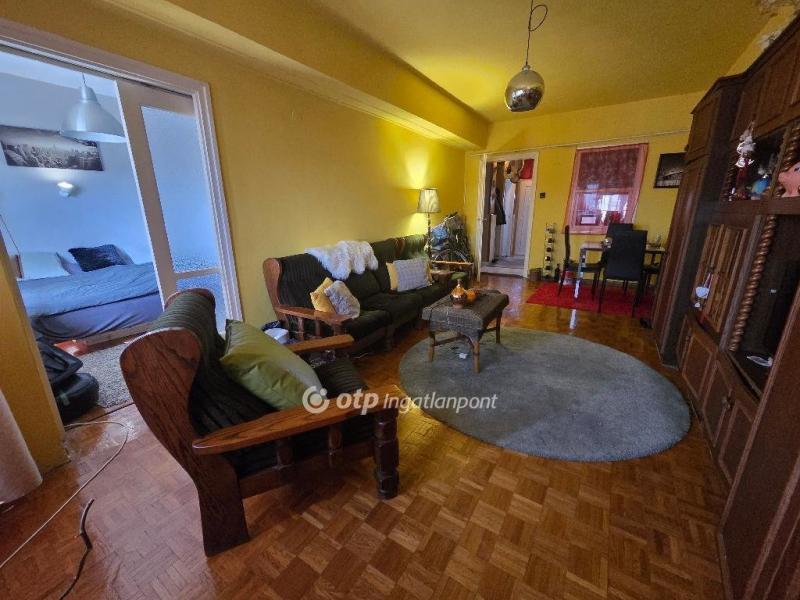 Eladó lakás Mezőhegyes