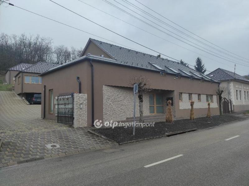 Eladó lakás Szekszárd