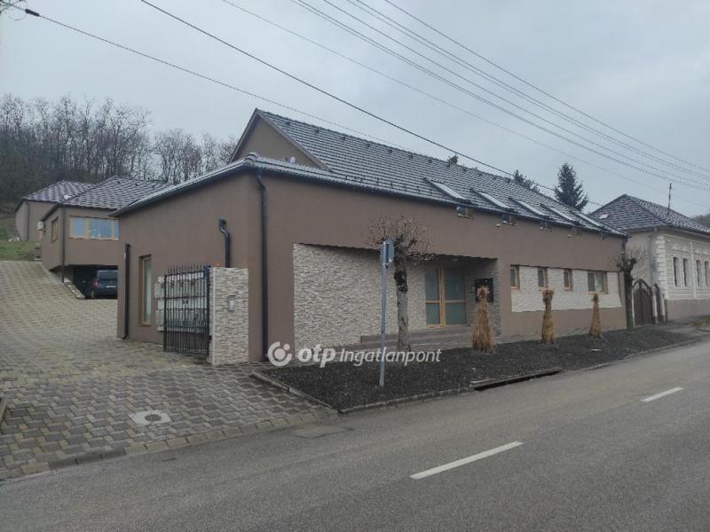 Eladó lakás Szekszárd
