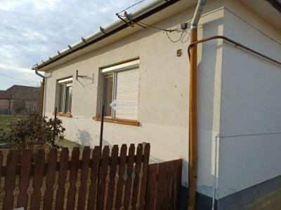 Eladó családi ház Papos