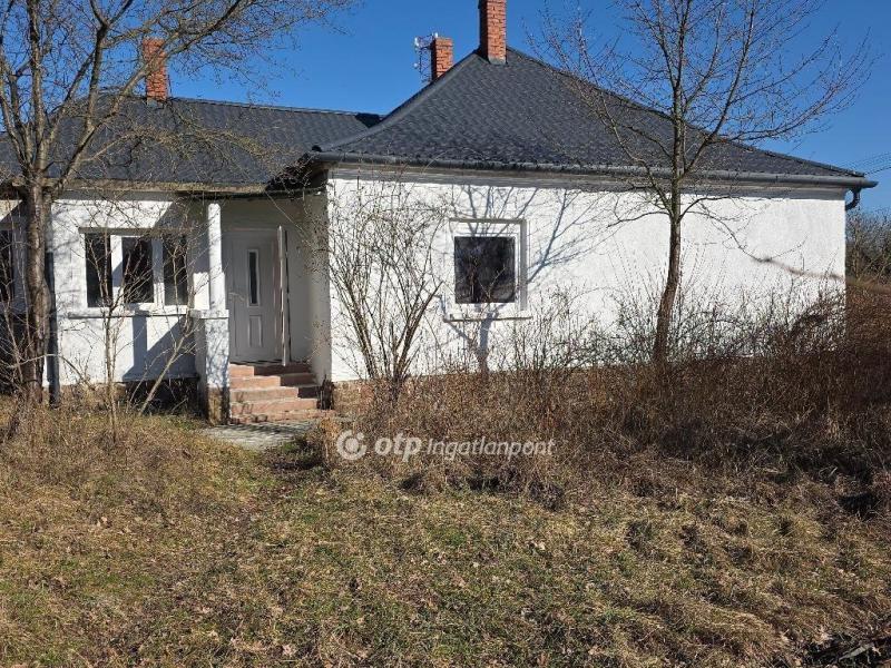 Eladó családi ház Kispirit