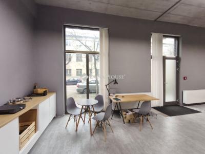 Eladó üzlethelység udvarban Budapest
