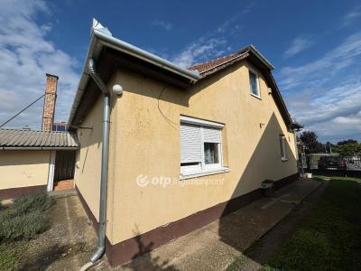 Eladó családi ház