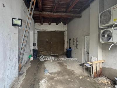 Eladó lakás Pápa