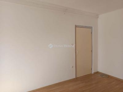 Eladó lakás Szentlőrinc