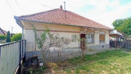 Eladó családi ház Jászfényszaru