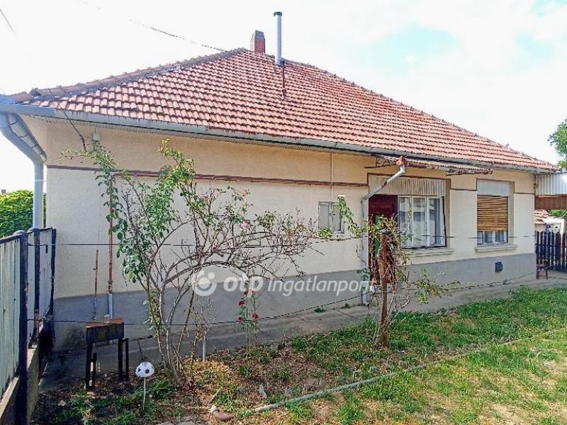 Eladó családi ház Jászfényszaru