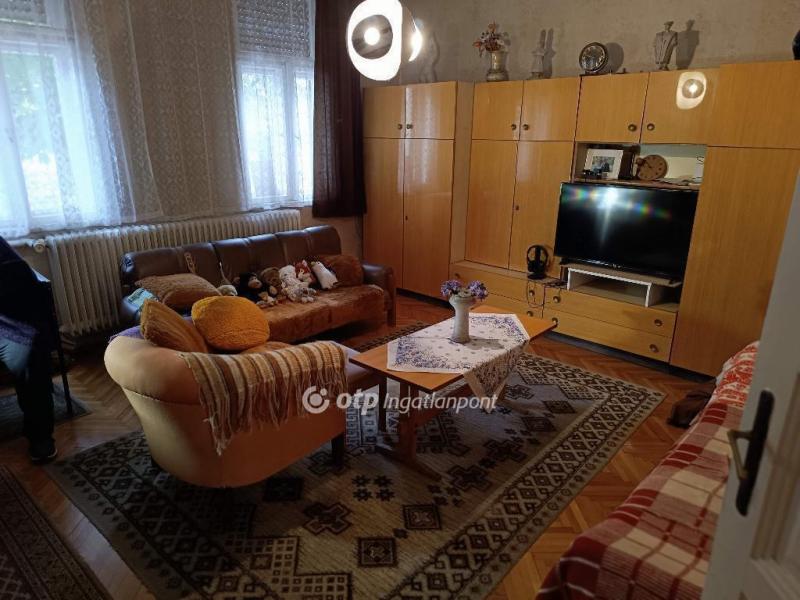 Eladó családi ház Budapest