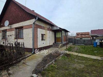 Eladó családi ház Földes