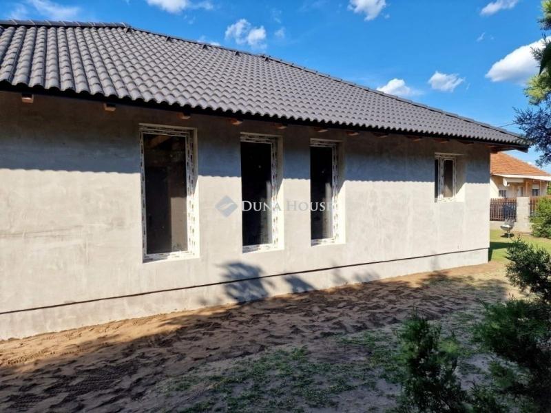 Eladó családi ház Szentmártonkáta