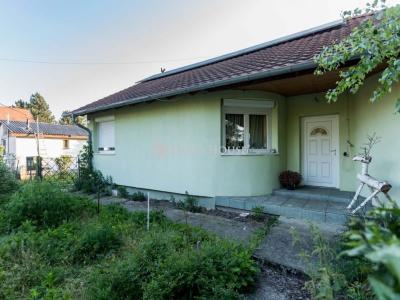 Eladó családi ház Gönyű