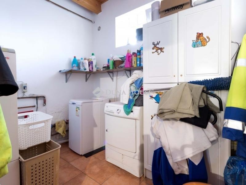 Eladó családi ház Gönyű