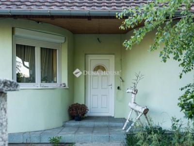 Eladó családi ház Gönyű