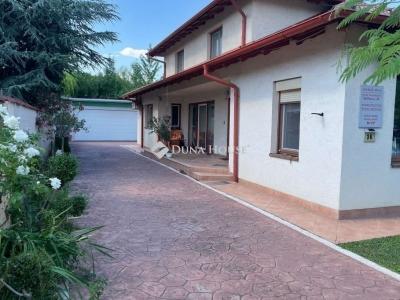 Eladó családi ház Törökbálint