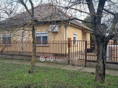 Eladó családi ház Kakucs