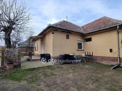 Eladó családi ház Kakucs