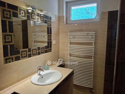 Eladó családi ház Érd