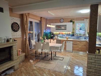 Eladó családi ház Érd